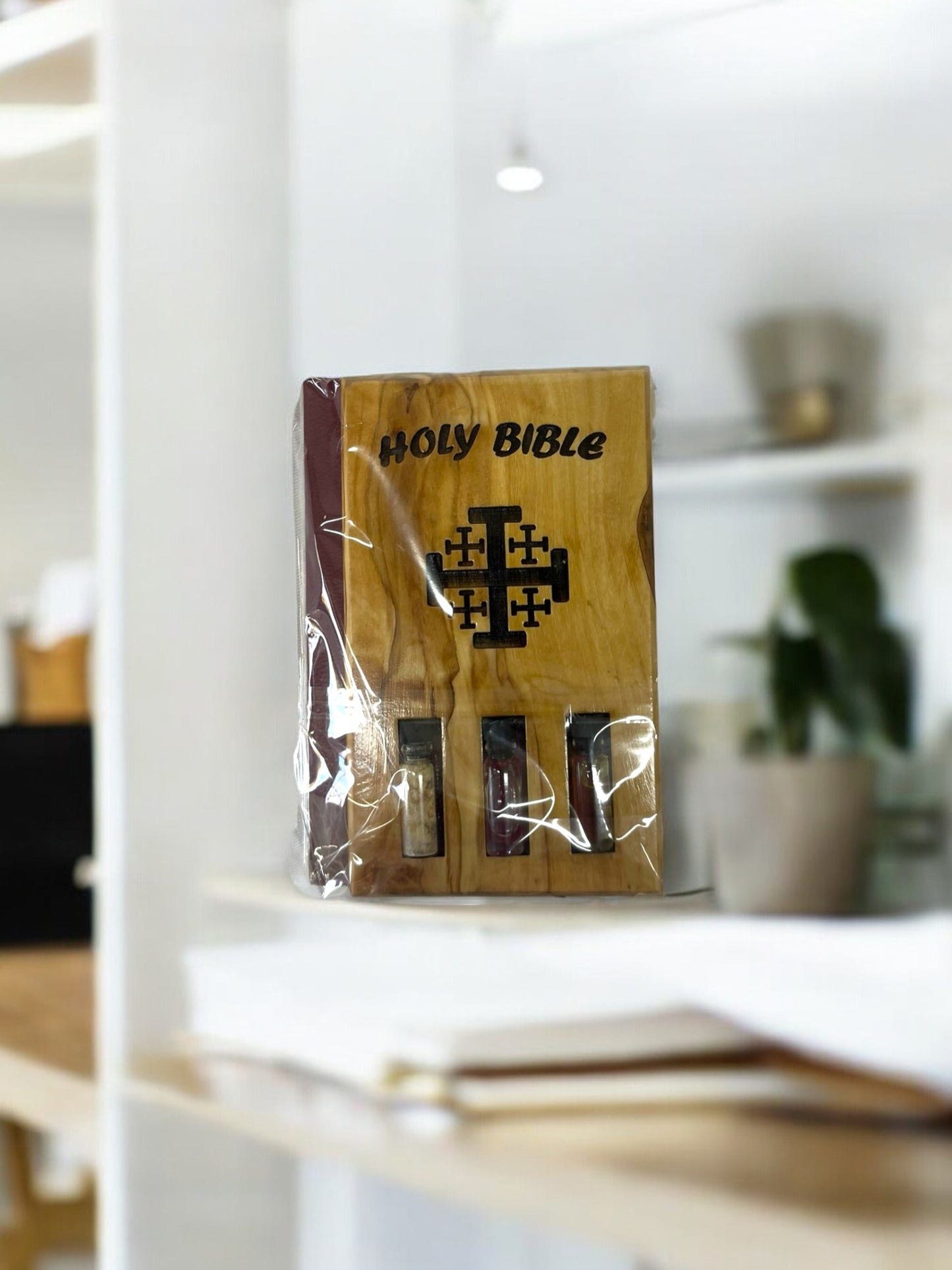 Olive Wood Cover' Bible In English & Spanish